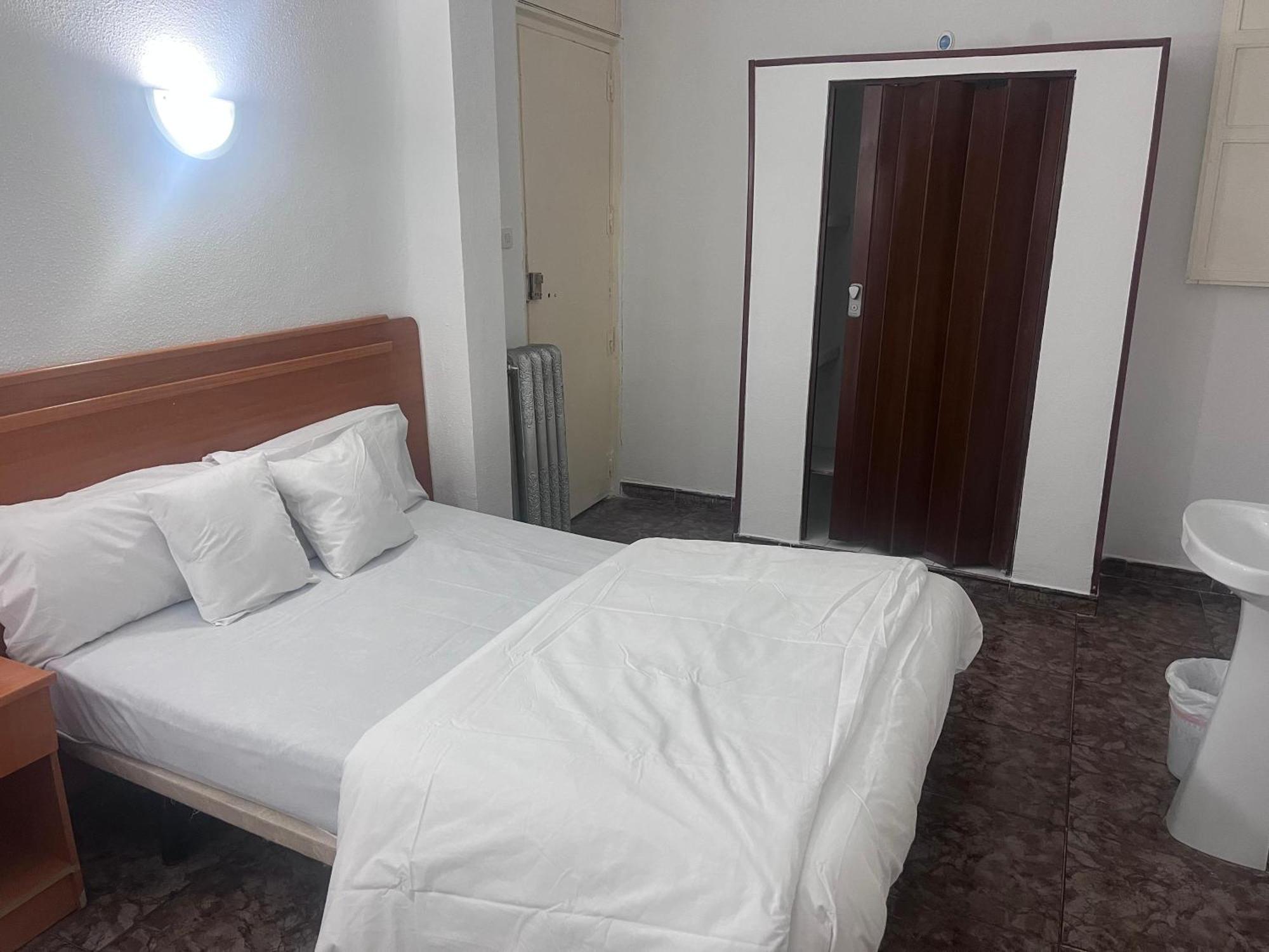 Hostal Alonso No Limit Мадрид Экстерьер фото