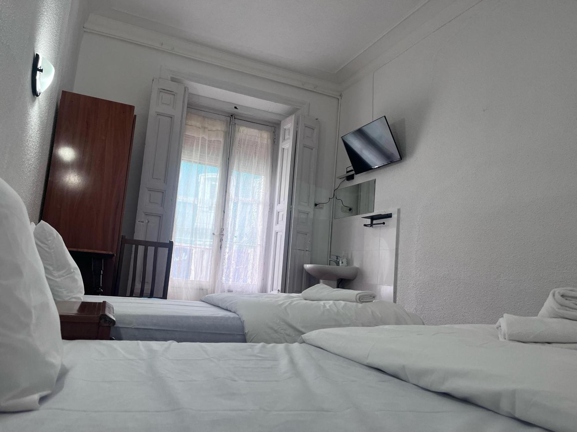 Hostal Alonso No Limit Мадрид Экстерьер фото