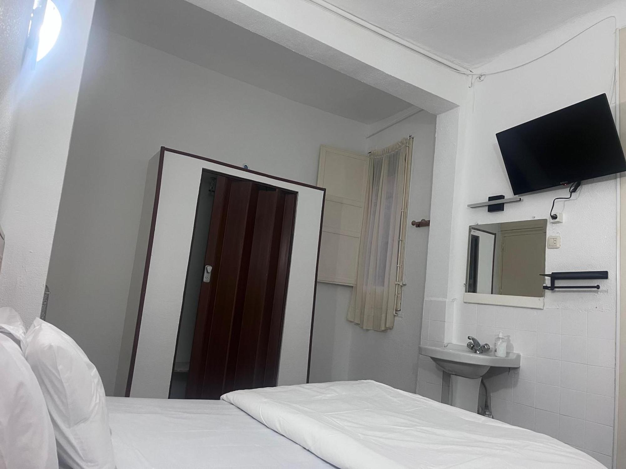 Hostal Alonso No Limit Мадрид Экстерьер фото