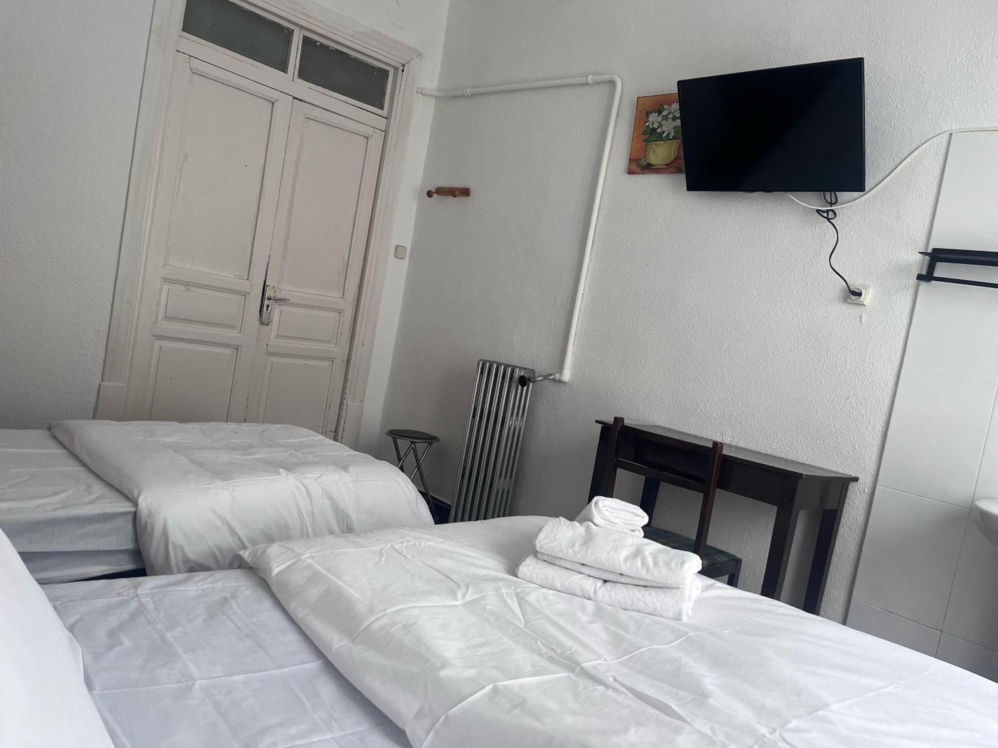 Hostal Alonso No Limit Мадрид Экстерьер фото