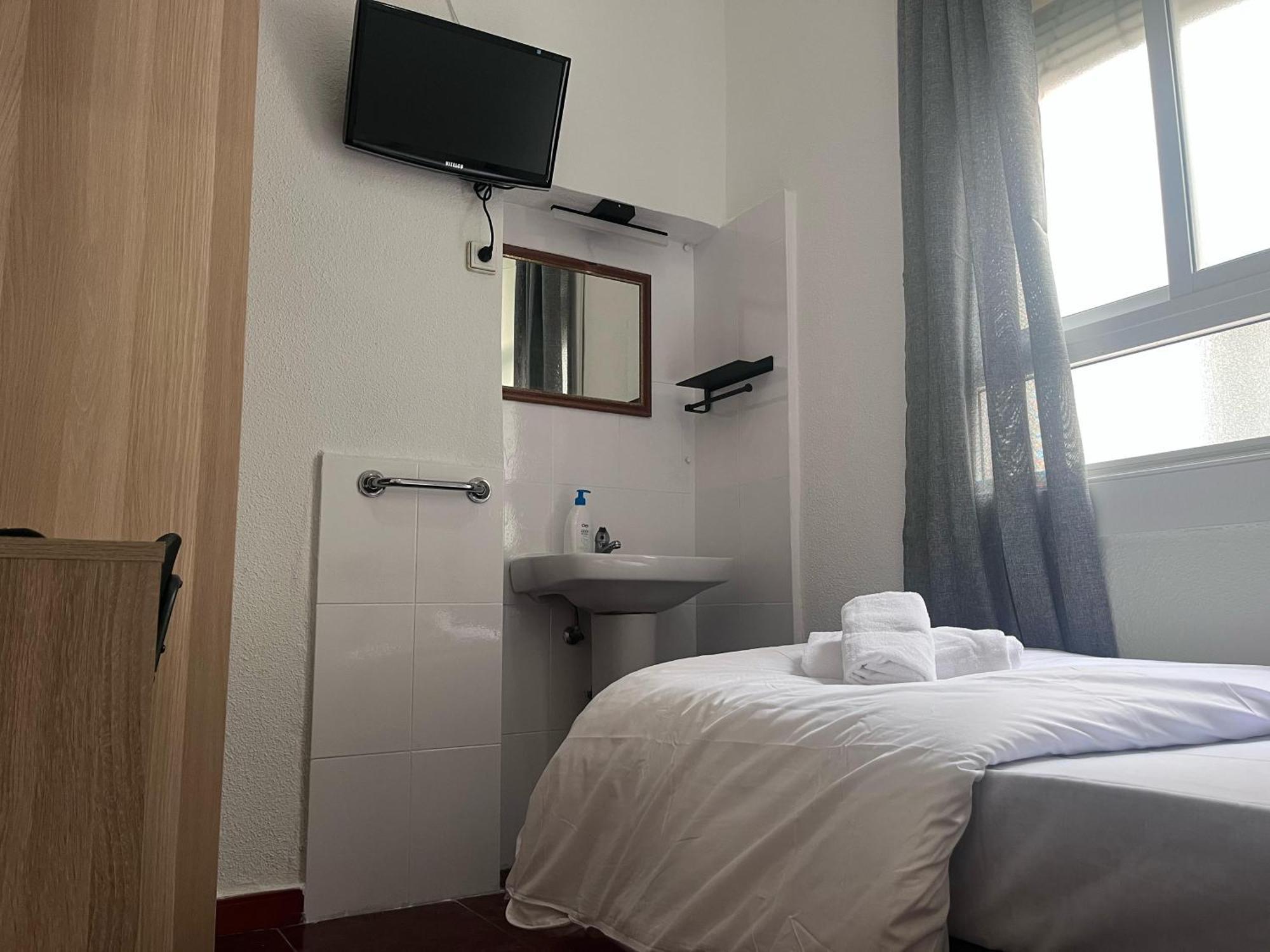 Hostal Alonso No Limit Мадрид Экстерьер фото