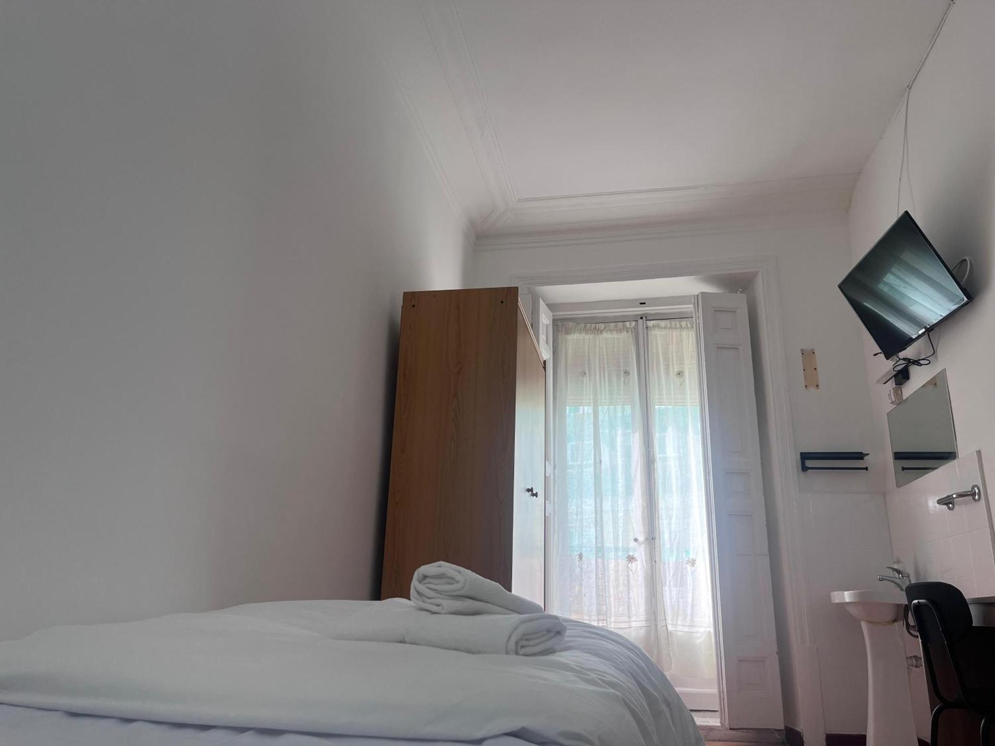 Hostal Alonso No Limit Мадрид Экстерьер фото