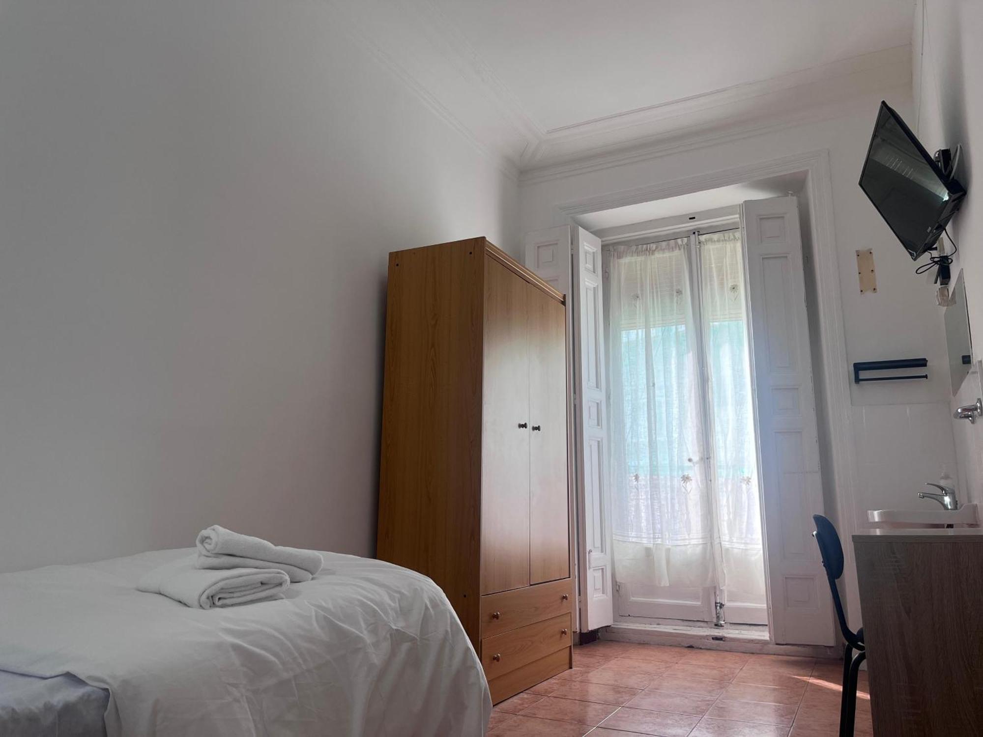 Hostal Alonso No Limit Мадрид Экстерьер фото