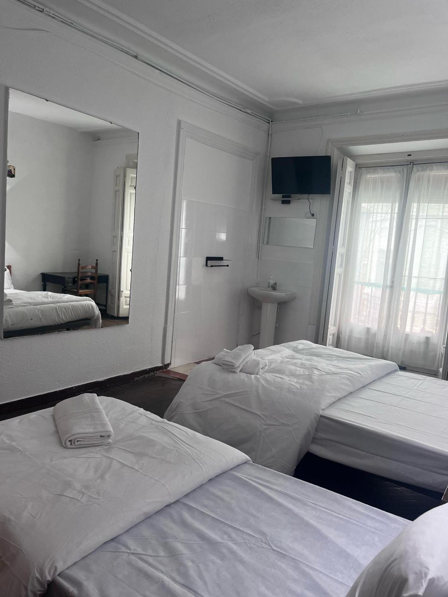 Hostal Alonso No Limit Мадрид Экстерьер фото