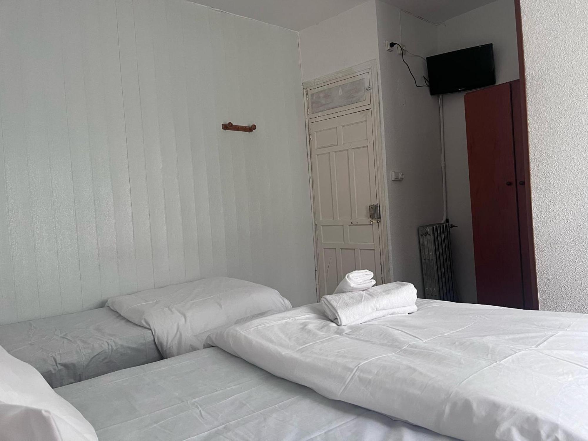 Hostal Alonso No Limit Мадрид Экстерьер фото